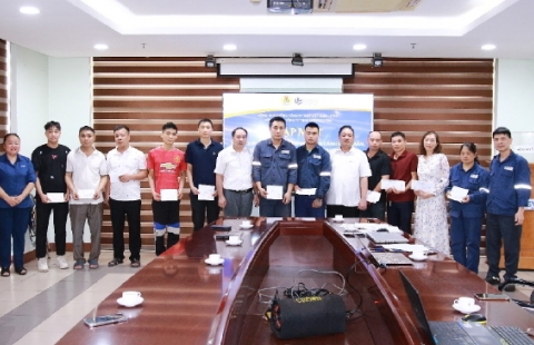 Thép Việt – Sing tặng quà cho người lao động nhân dịp Tháng Công nhân 2025